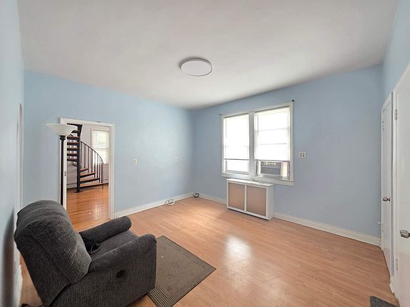 3rd image of 431 Cromwell Ave Floor 2