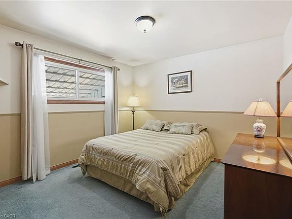 4th image of 6 Beaconsfield Dr