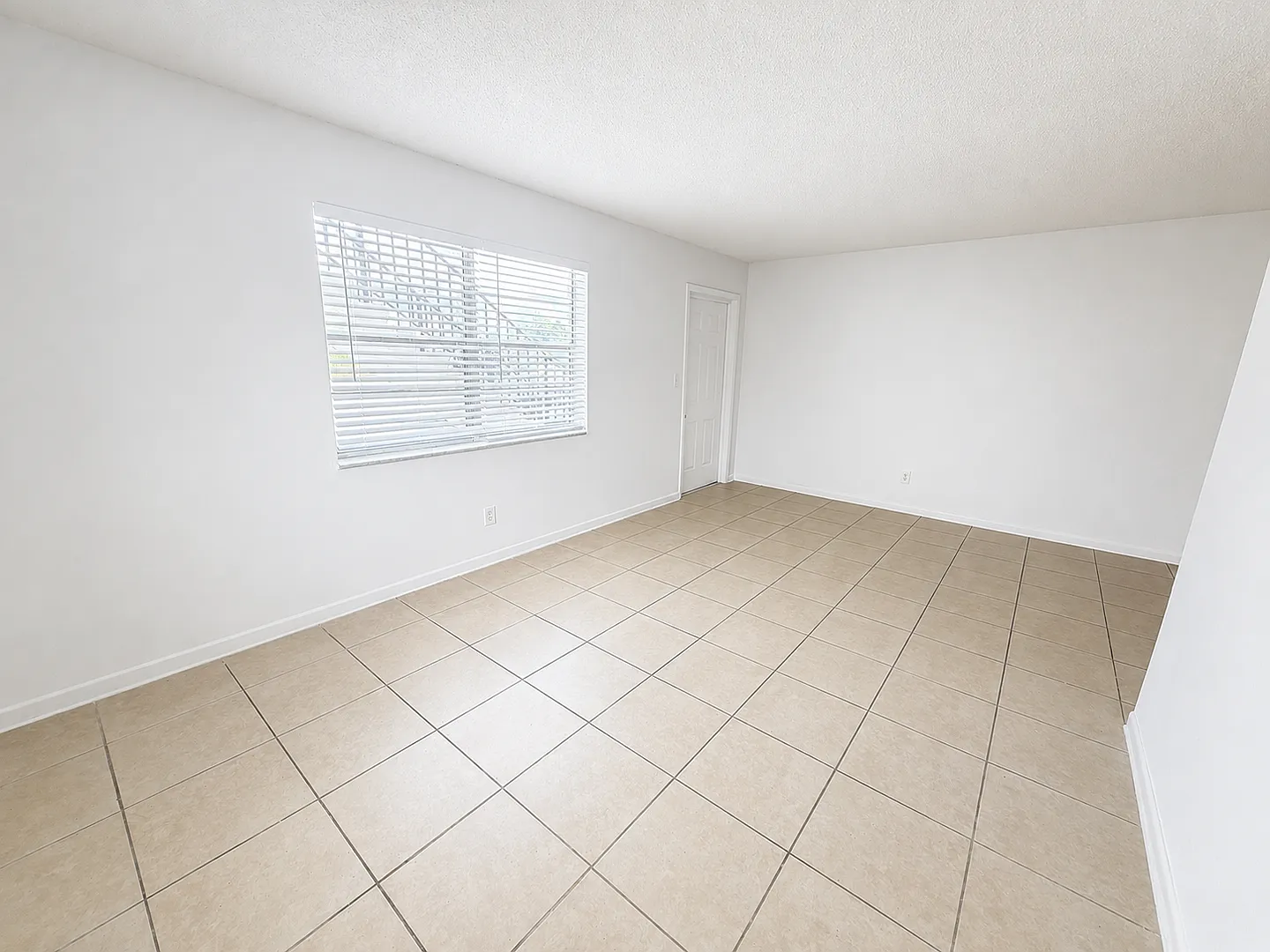 5991 SW 41 St — Photo 3