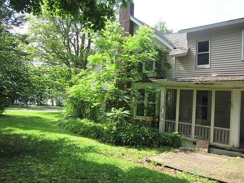 3rd image of 13 College St