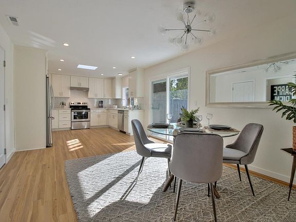 Dining area that leads into the kitchen