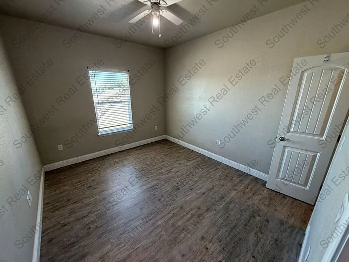 2404 E 14th St #B — Photo 6