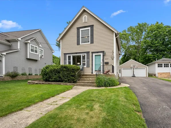 907 Illinois Ave, Saint Charles, IL 60174