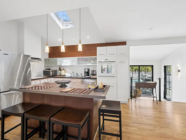 23 Walnut Ave — Photo 4