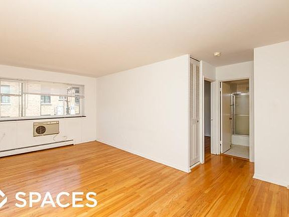 3rd image of 516 W Melrose St APT 501