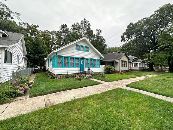 2nd image of 1724 Elwood St