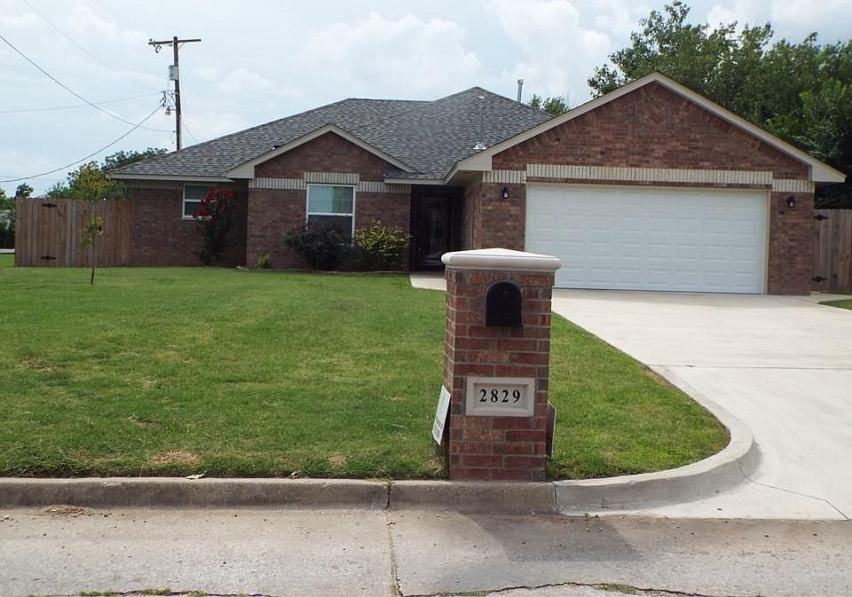1st image of 2829 Larkspur Ln