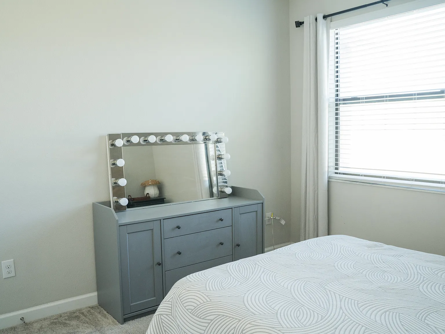 4 bed, 2555 sqft, $3,750 — Photo 3