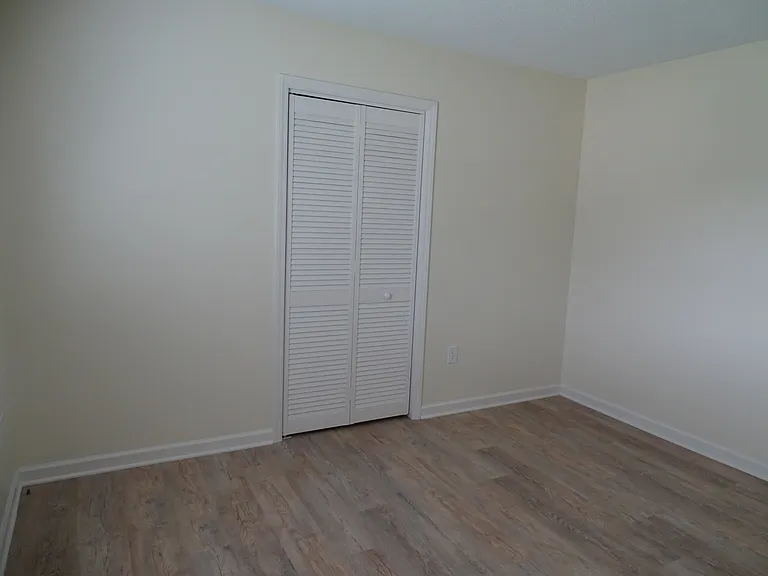 5694 Claridge Dr — Photo 6