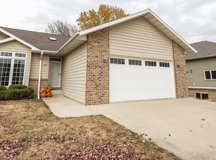 720 Pebblestone Ln, Garner, IA 50438