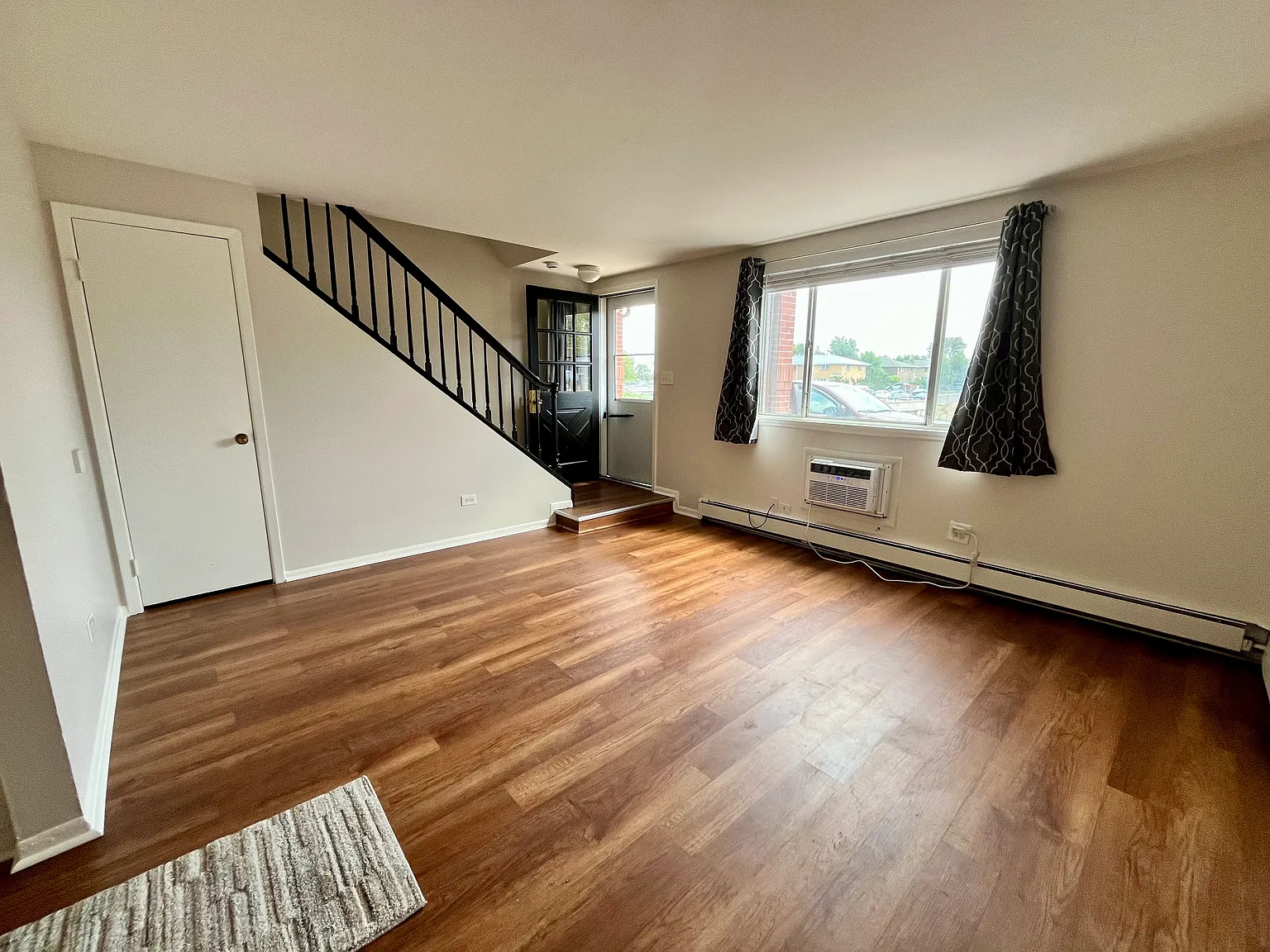 2 bed, 1.5 bath, 936 sqft, $1,750 — Photo 3