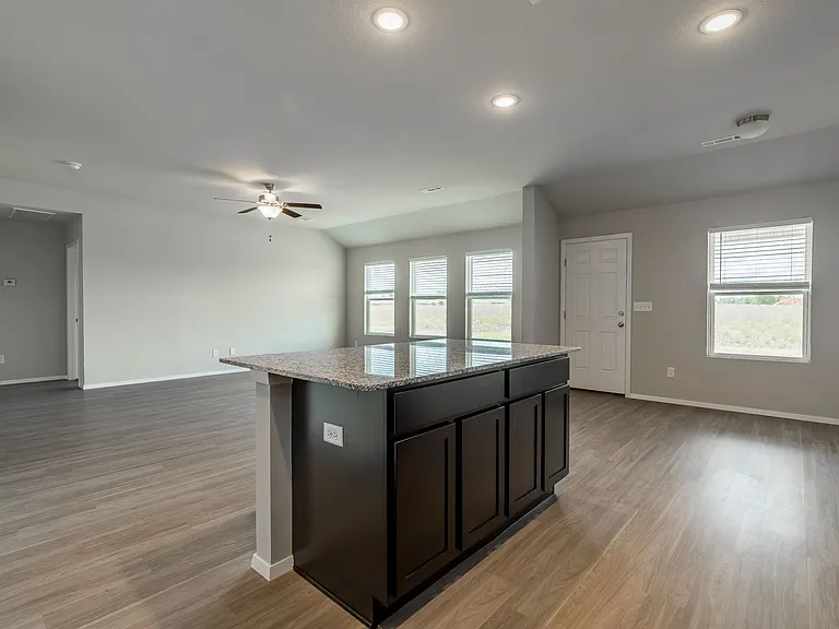 1721 Forest Dr — Photo 11