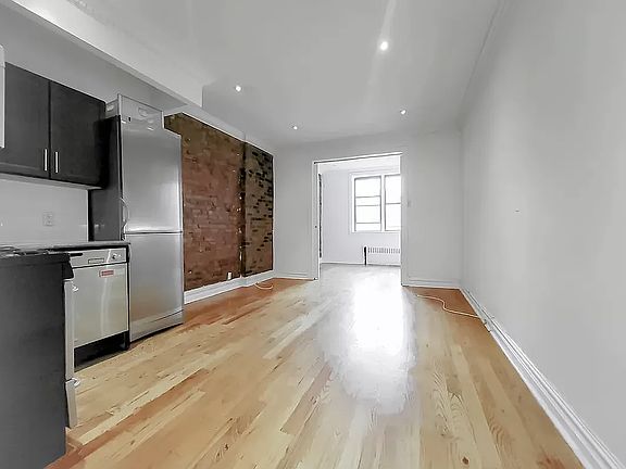 2nd image of 242 E 75th St APT 5A