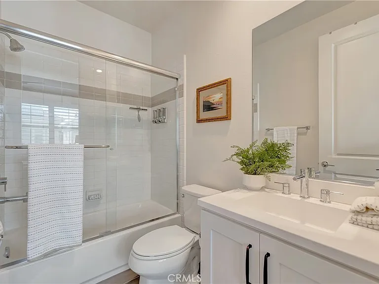2105 Two Harbors Cir — Photo 31