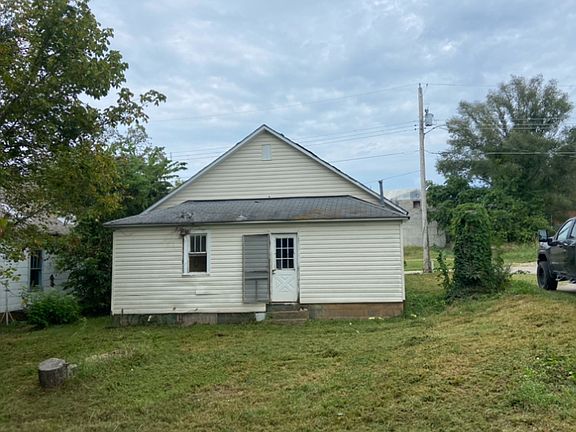4th image of 111 Jackson St