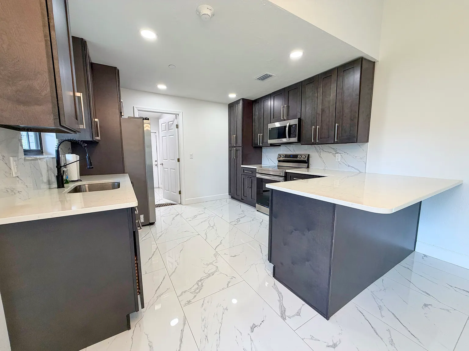 3 bed, 1458 sqft, $1,975 — Photo 4