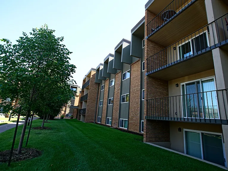 Glenlake — Photo 20