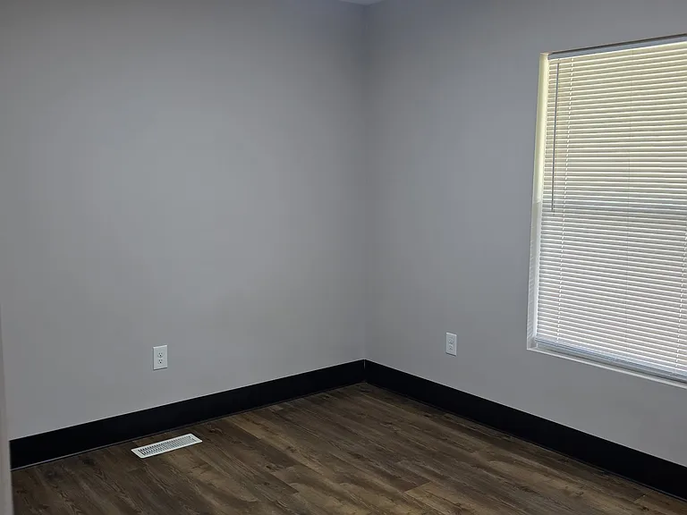 325 Trinity Ln — Photo 16