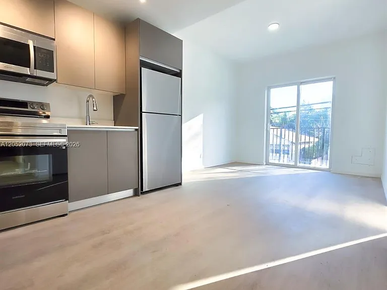 8106 NE 1st Ave #7 — Photo 2