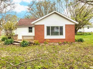 104 W 5th St, Mackinaw, IL