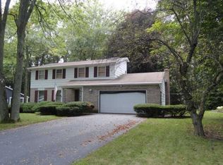 6 Bright Oaks Dr, Rochester, NY 14624