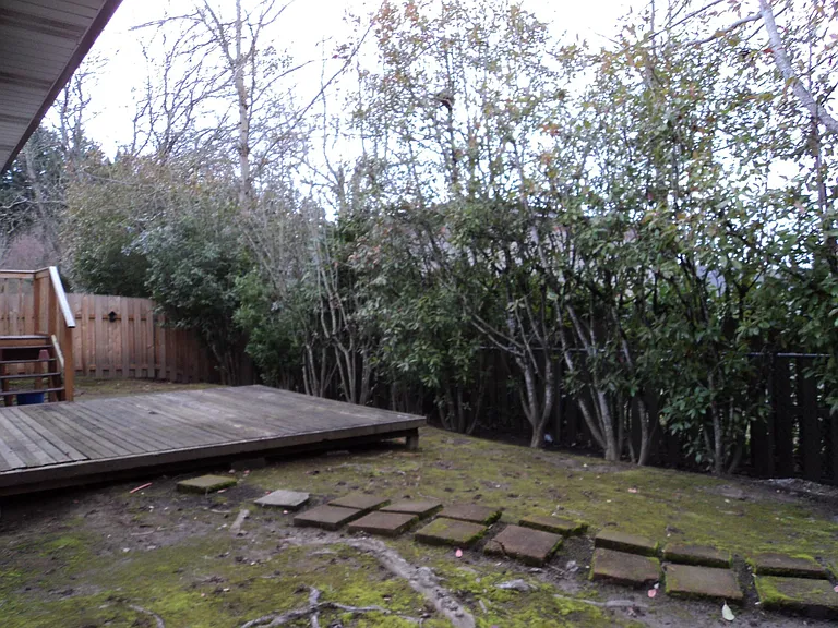 865 NE Scott Ct — Photo 13