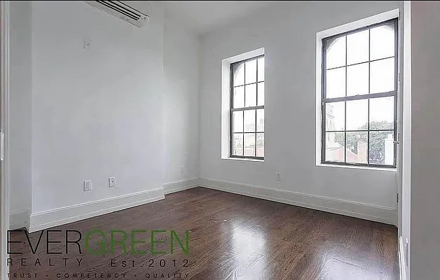 Bedroom, photo 2