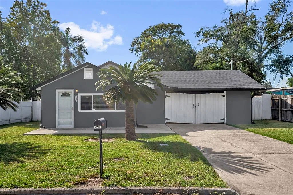 3 bed, 2.0 bath, 1030 sqft, $1,995 — Photo 1