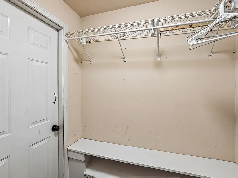 810 Velma Ln — Photo 23