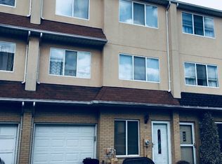 17 Sandywood Ln, Staten Island, NY 10309