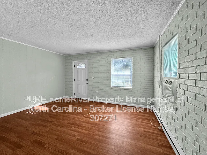 3 bed, 1.0 bath, 1092 sqft, $1,400 — Photo 3