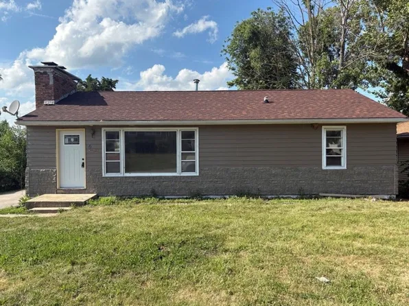 6 W Brownlow Dr, Decatur, IL 62521