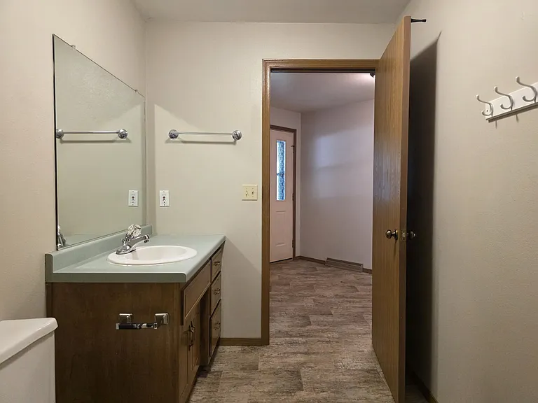 1600 E Tracia Ln — Photo 7