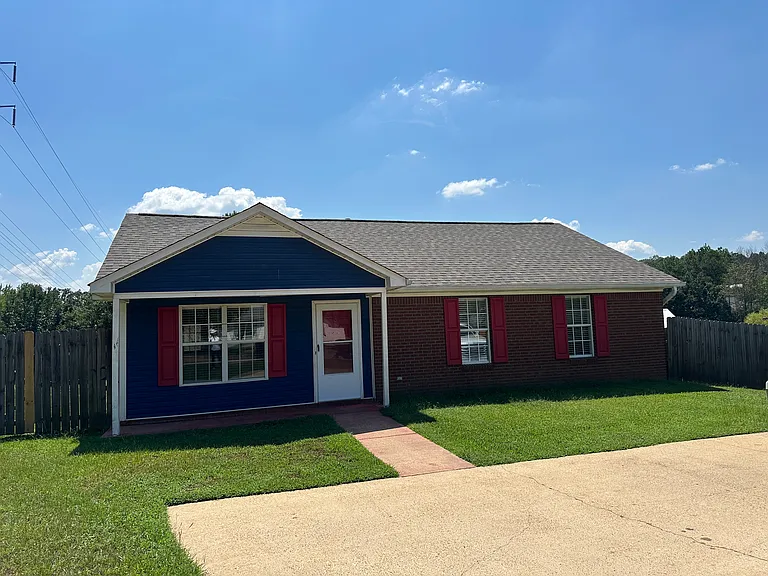 802 Johnston Cv — Photo 2