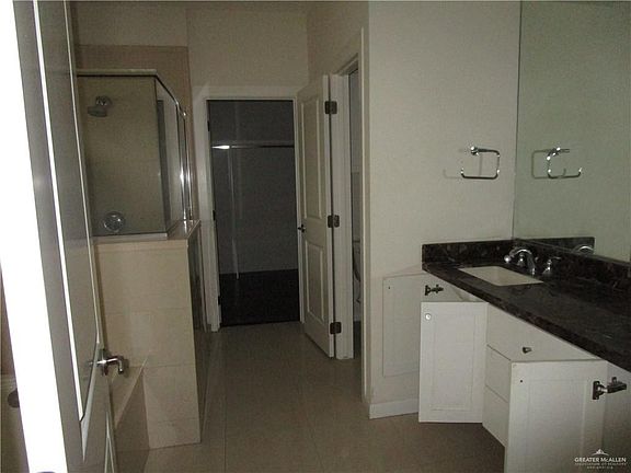 4th image of 600 E Sandyhills Ave