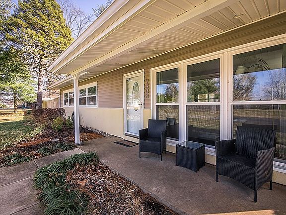 4th image of 9408 Farnham Dr