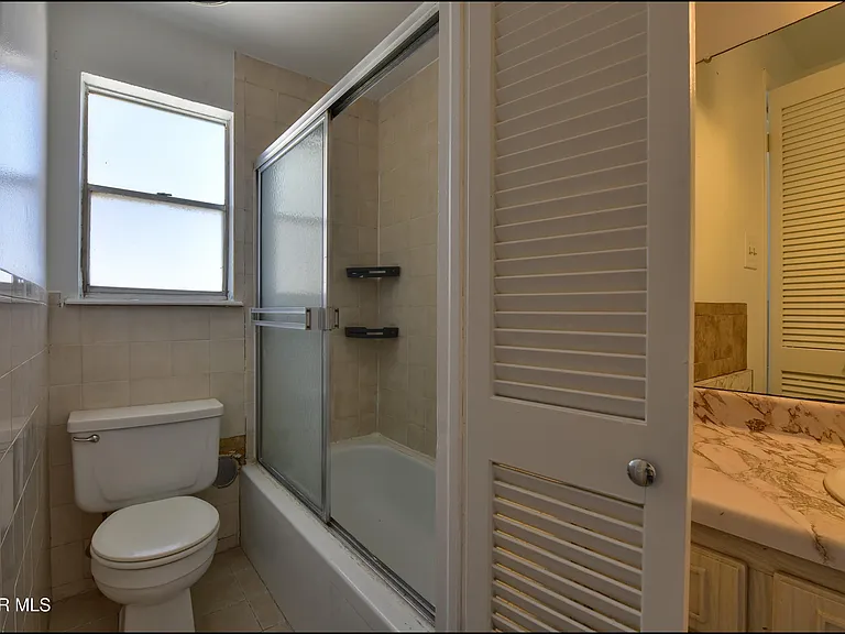10605 Kinross Ave #B — Photo 18