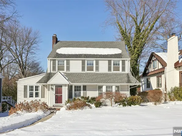 520 Hillcrest Rd, Ridgewood, NJ 07450