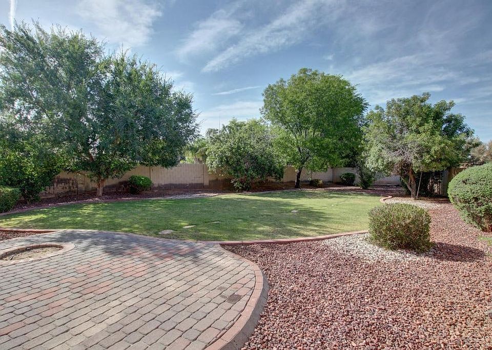 1st image of 1806 E Carob Dr