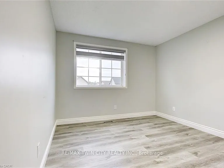 110 Commonwealth St — Photo 16