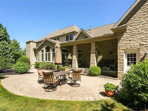 5th image of 207 Village Pointe Ln