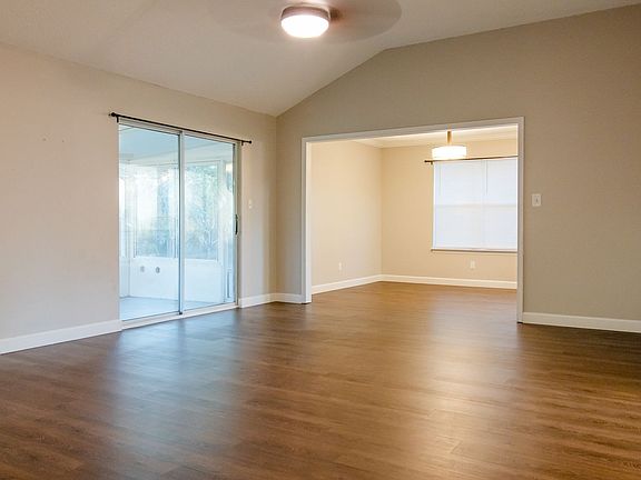 5th image of 428 Northampton Cir