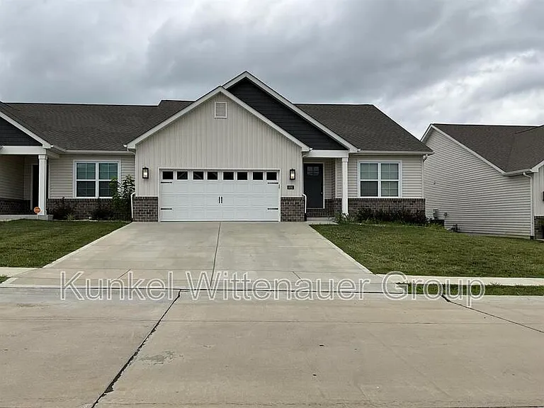 808 Applewood Creek Dr — Photo 1