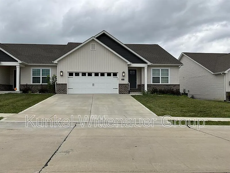 808 Applewood Creek Dr