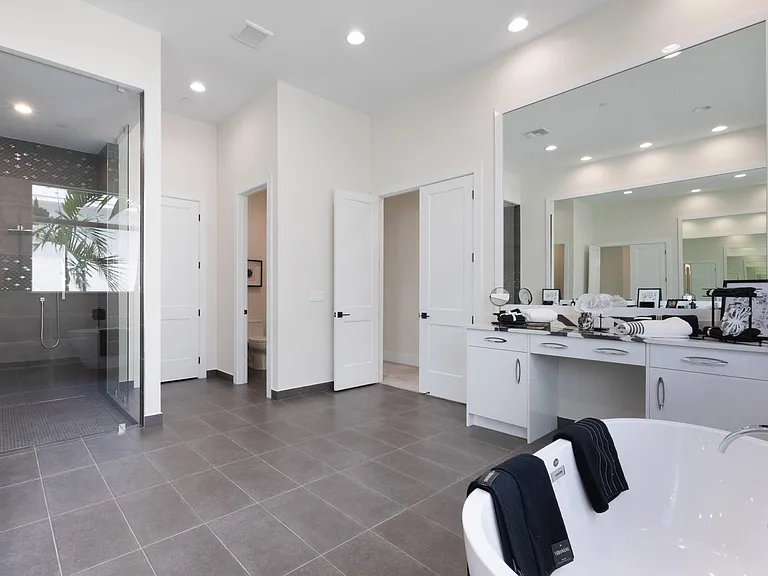 9124 Coral Isles Cir — Photo 46