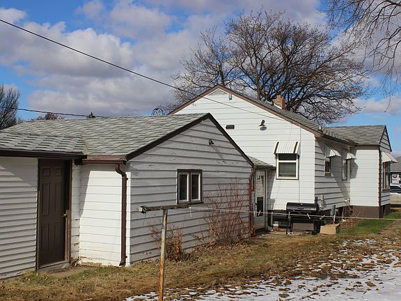 2nd image of 417 3rd St NE