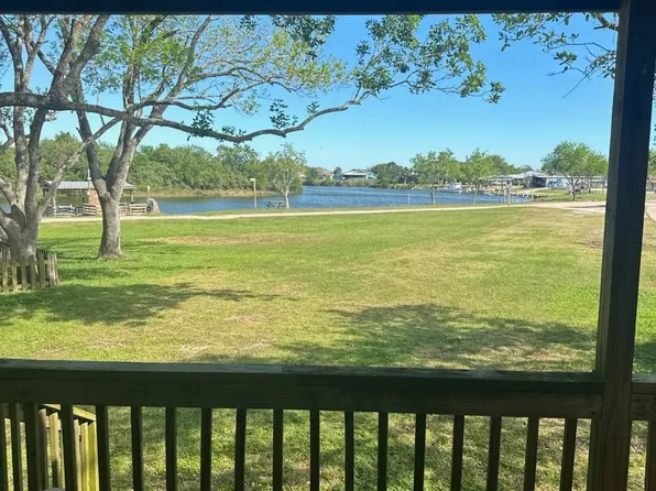 6715 County Road 203, Liverpool, TX 77577