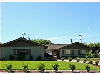 1st image of 3685 Warner Dr