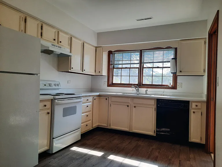 1450 Wing St #6B — Photo 3