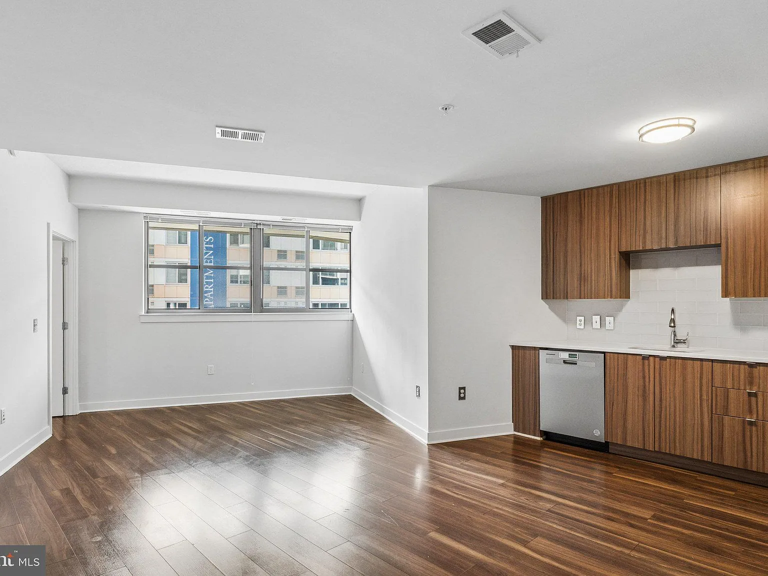 460 New York Ave NW — Photo 3